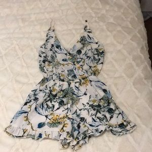 🌼White Short Romper🌼